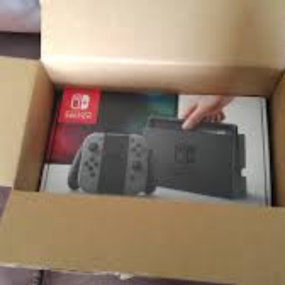 Nintendo Switch - Picture 7 of 8